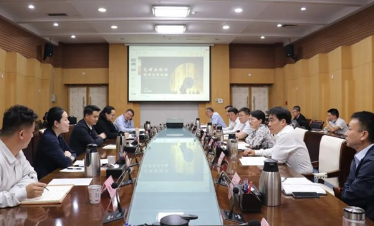【亳州】秦凤玉会见永麒科技集团客商