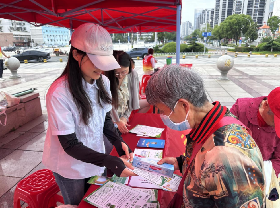 六安市统计局开展“垃圾分类新风尚，绿色生活共行动”宣传活动