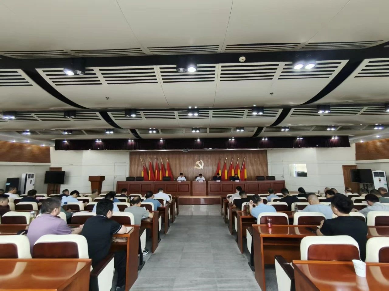市城乡建设局召开警示教育大会
